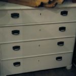 205 1050 CHEST OF DRAWERS